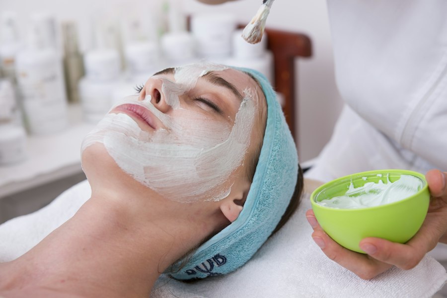 Máscara facial sendo aplicada